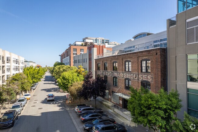 Building Photo - 540 Delancey St