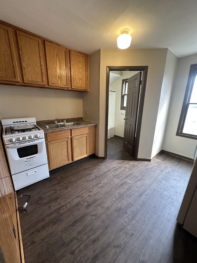 Building Photo - 224 Madison St