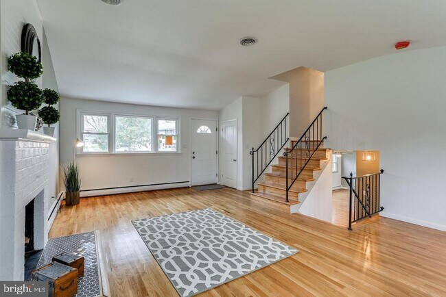 Building Photo - 221 Coldbrook Rd
