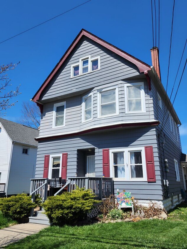 4306 Gifford Ave Unit Back, Cleveland, OH 44109 Room for Rent in