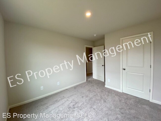Foto del edificio - 5 br, 3 bath House - 2905 W. Kings Canyon Dr.