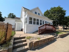 Building Photo - 403 E 14th St