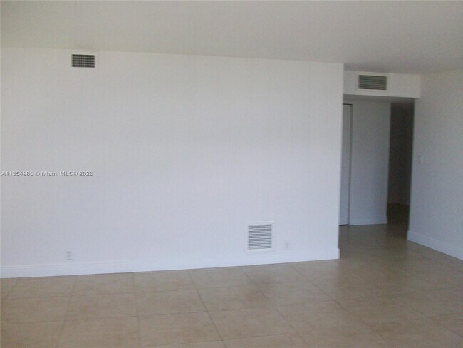 Building Photo - 1901 Brickell Ave