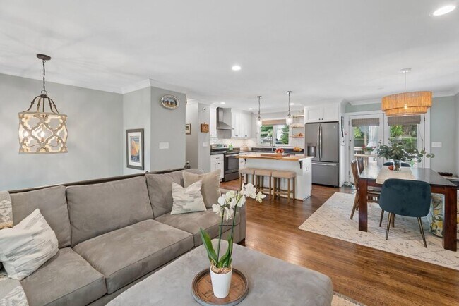 Building Photo - 4097 Longview Dr