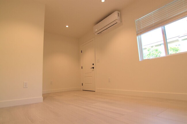 Foto del edificio - 216 Harding Ave