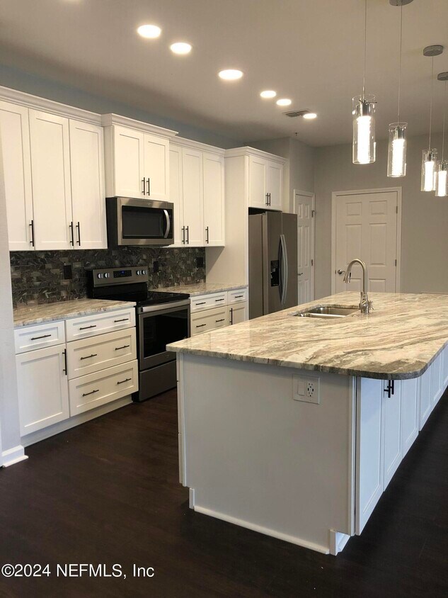 Foto principal - 11251 Campfield Dr