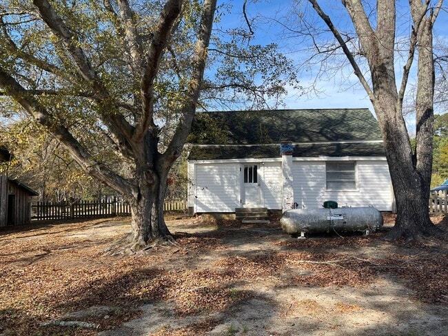 Foto del edificio - 2124 Old Milburnie Rd