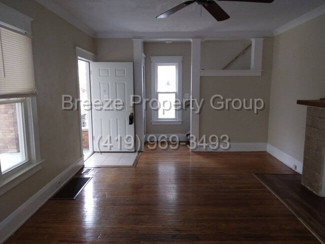 Building Photo - 4228 N Lockwood Ave