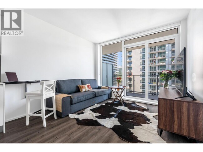 Photo du bâtiment - 3888 Evergreen Pl