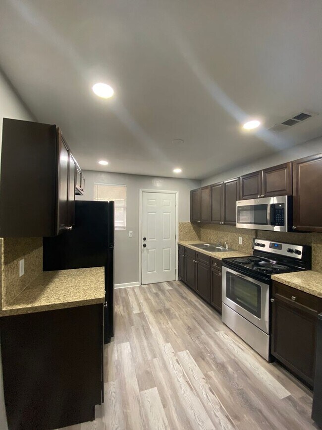 Foto del edificio - Silver Street Apartments- OWNER MAINTENANCE