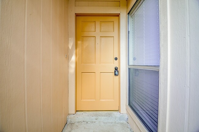 Building Photo - 1246 Summer Park Ln