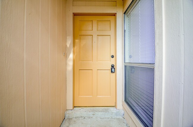 Foto del edificio - 1246 Summer Park Ln