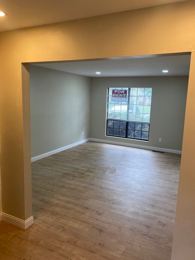 Building Photo - 5286 Brandy Oaks Ln