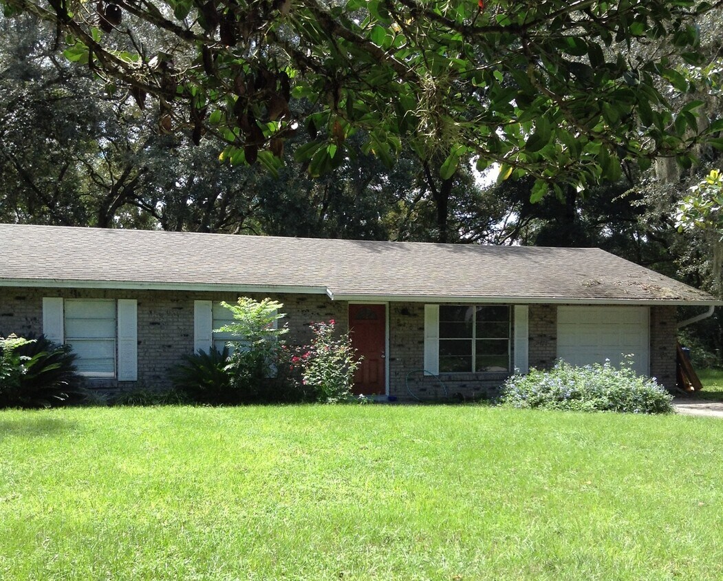 Primary Photo - 820 Oak Manor Dr