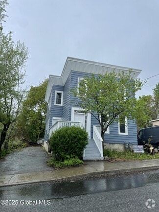 Building Photo - 10 Orange St