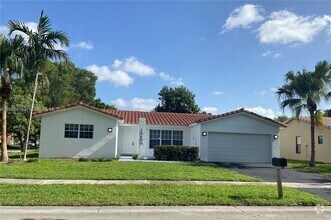 Building Photo - 10400 NW 5th Ct