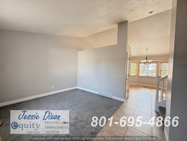 Building Photo - 891 W 60 N