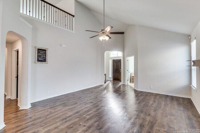 Foto del edificio - SPACIOUS ALAMO RANCH 4-BEDROOM