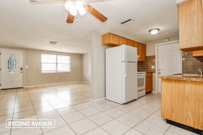 Building Photo - 4847 Elmwood St