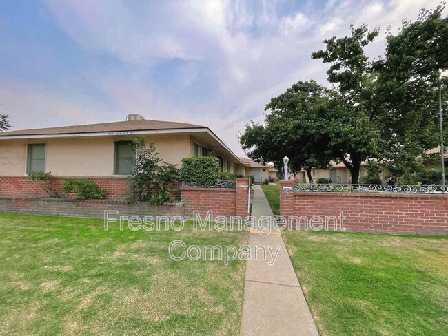 Foto del edificio - 3474 E Clinton Ave