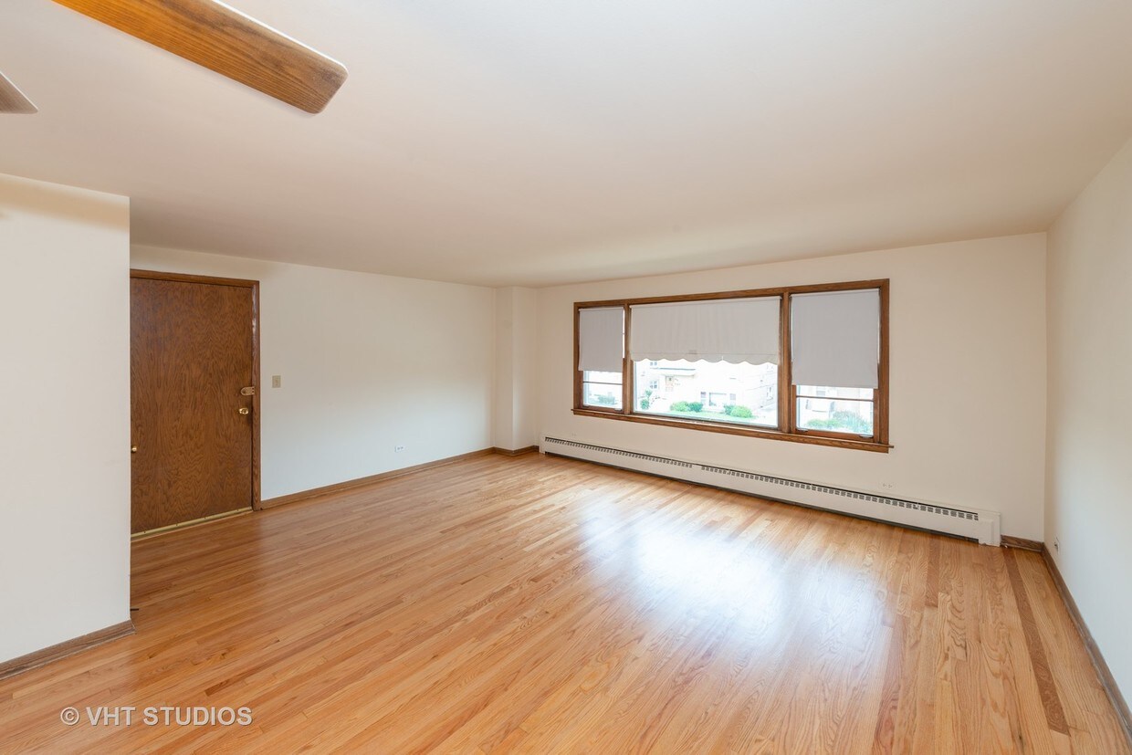Primary Photo - 4615 N Sayre Ave