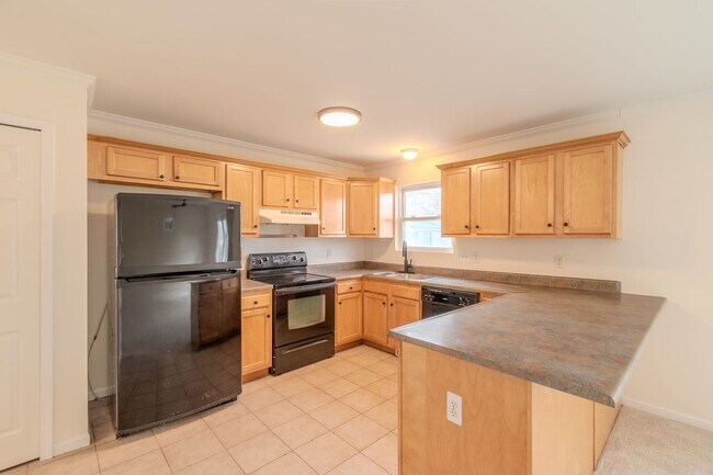 Foto del edificio - Modern and Open-Concept Home In Madison Heights - AVAILABLE NOW!