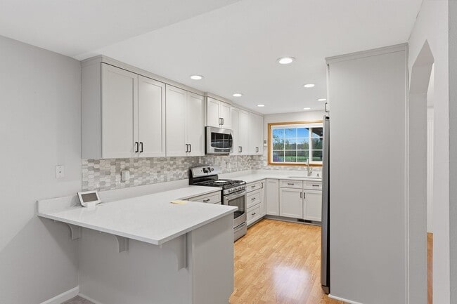 Building Photo - Greenway Park Neighborhood