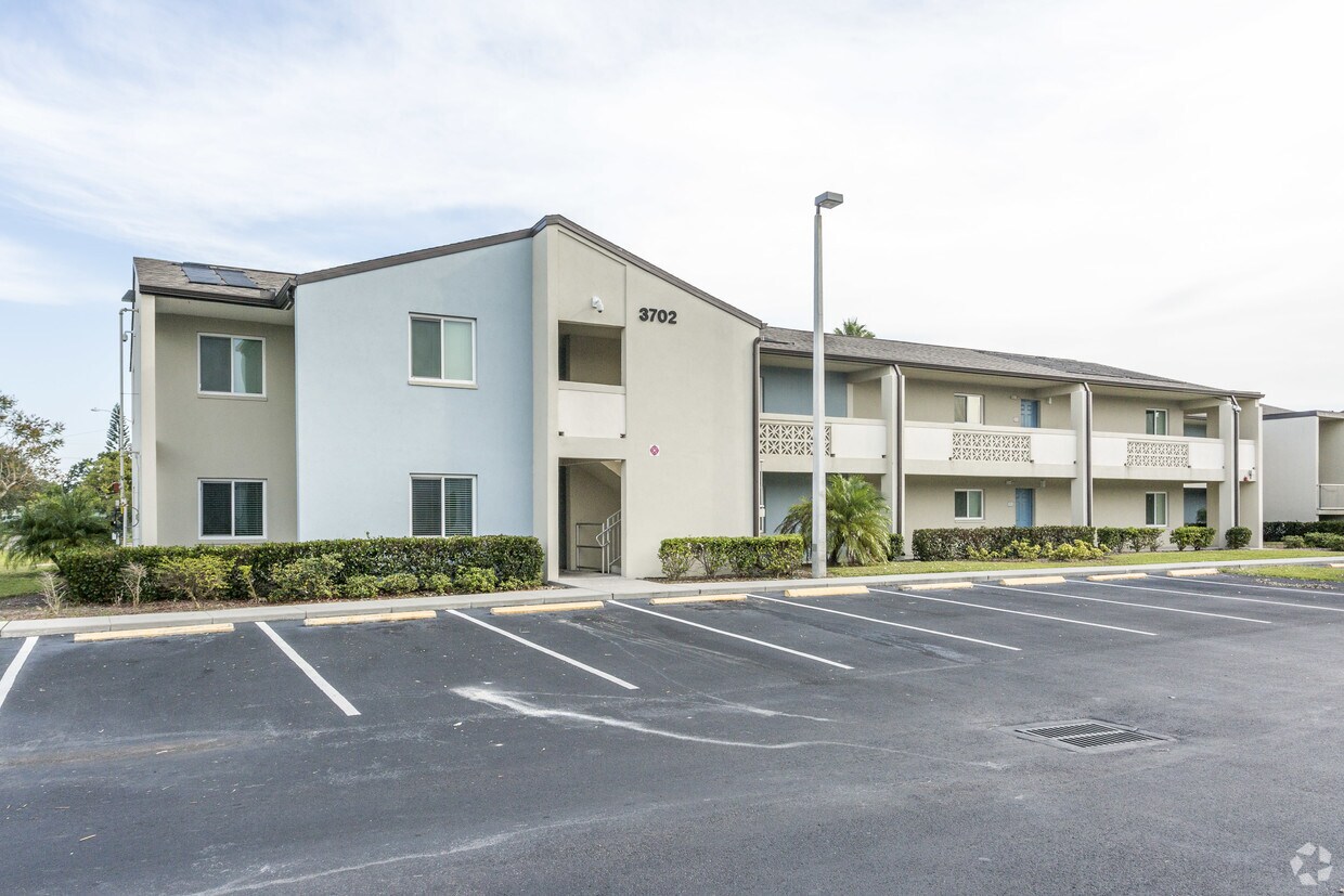 Landings at East Pointe Apartments in Fort Myers, FL