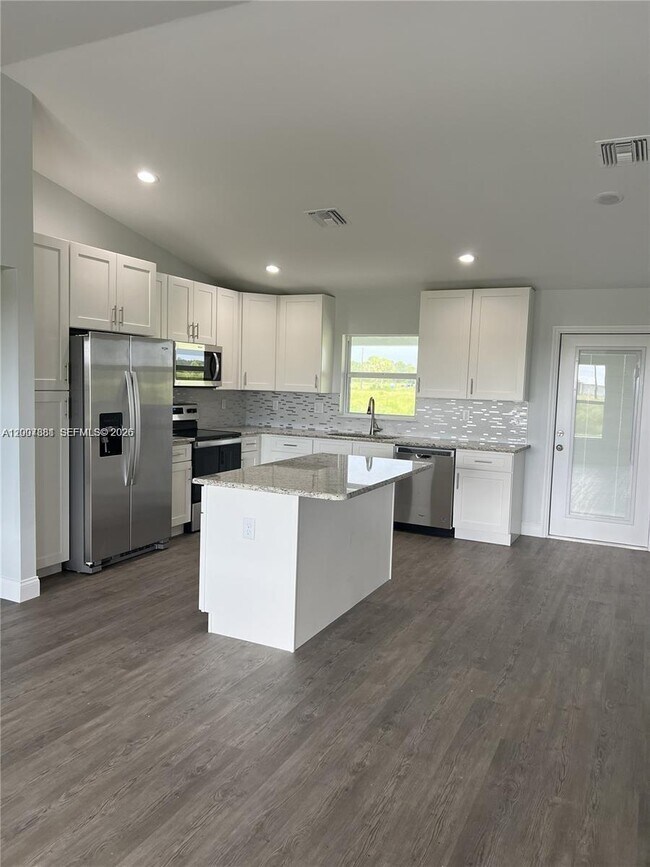 Foto del edificio - 634 Royce Rd