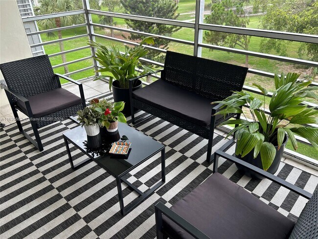 Foto del edificio - 535 Oaks Dr