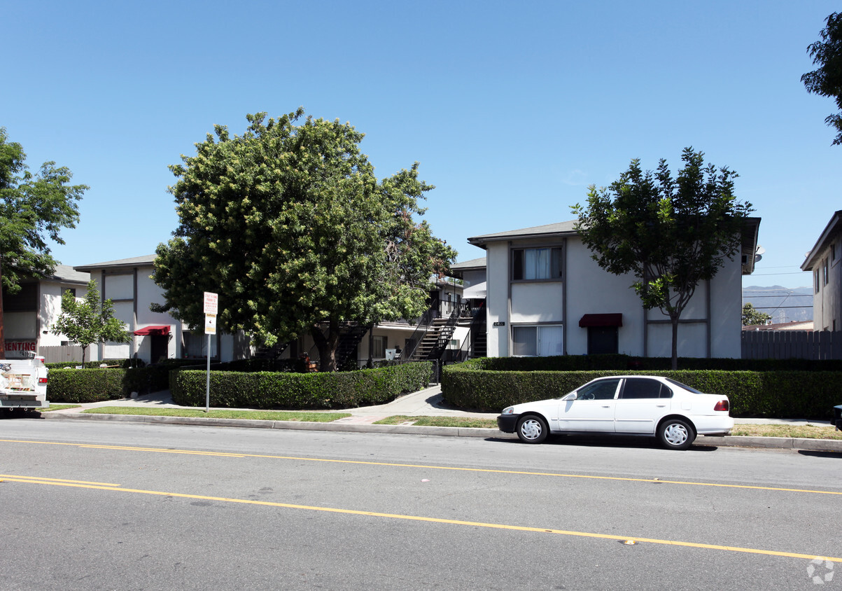 Building Photo - Olive Street Apartments