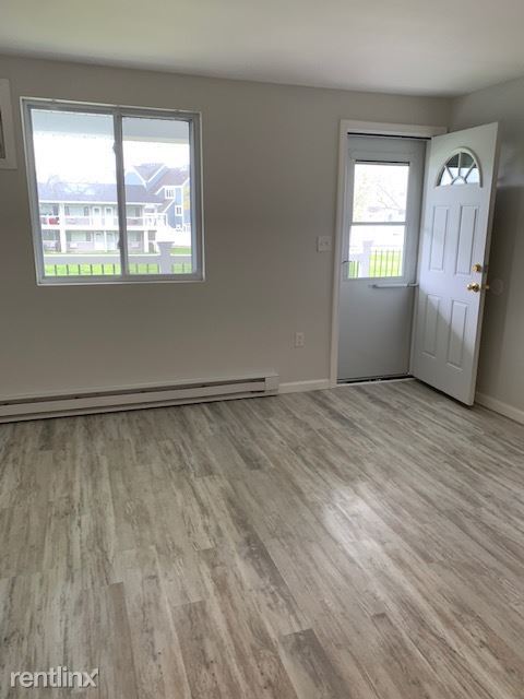 Foto del edificio - 2 br, 1 bath  - 131 Cosey Beach Ave Apt B3
