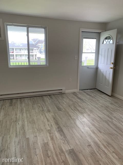 Building Photo - 2 br, 1 bath  - 131 Cosey Beach Ave Apt B3