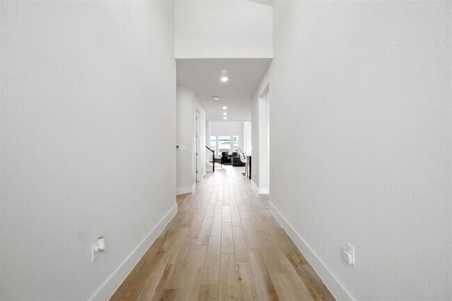 Building Photo - 7725 Boyd Hvn Dr