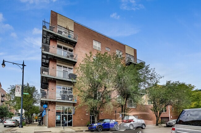 Foto del edificio - 6 N May St
