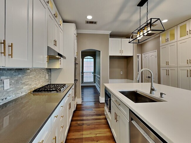 Foto del edificio - 1612 Commerce Dr