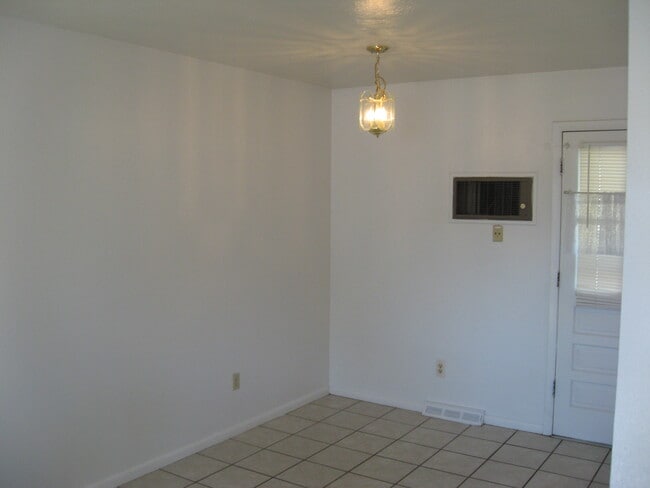 Building Photo - 670 Voiles Pl