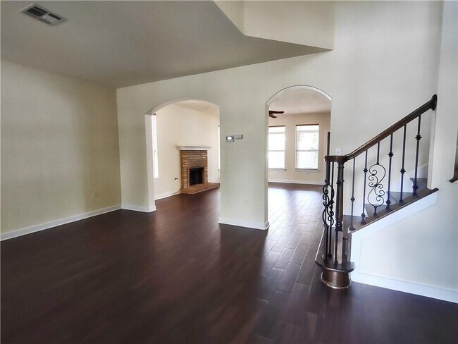 Building Photo - 702 Delmar Dr