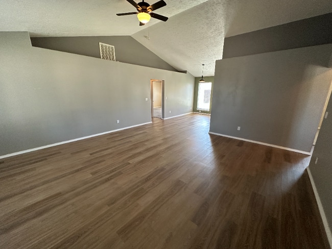 Building Photo - 725 Gregory Ln