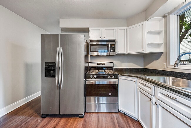 Building Photo - 2045 Carroll Ave