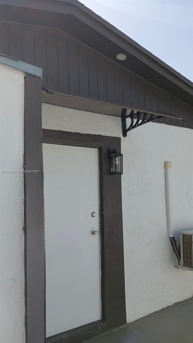 Foto del edificio - 4971 NW 179th St