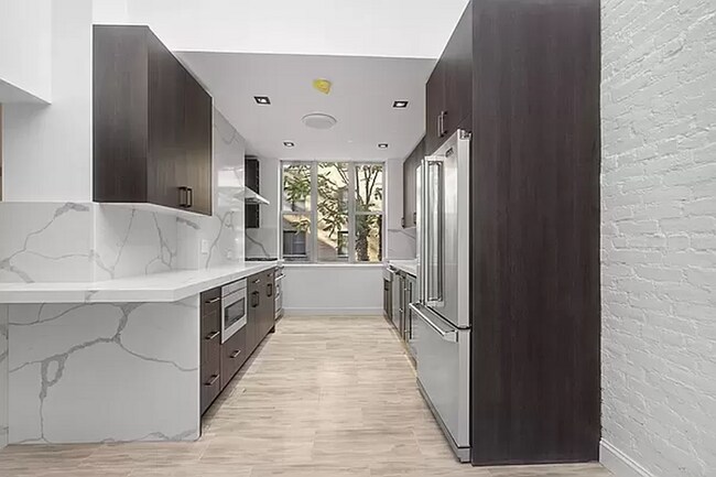 Foto del edificio - 143 E 17th St