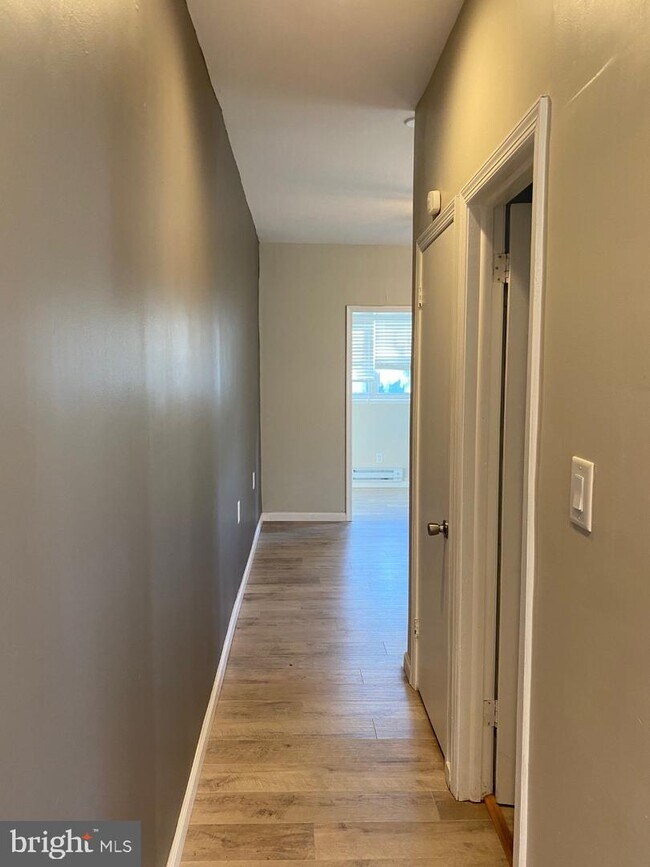 Foto del edificio - 37 Claypoole Ave