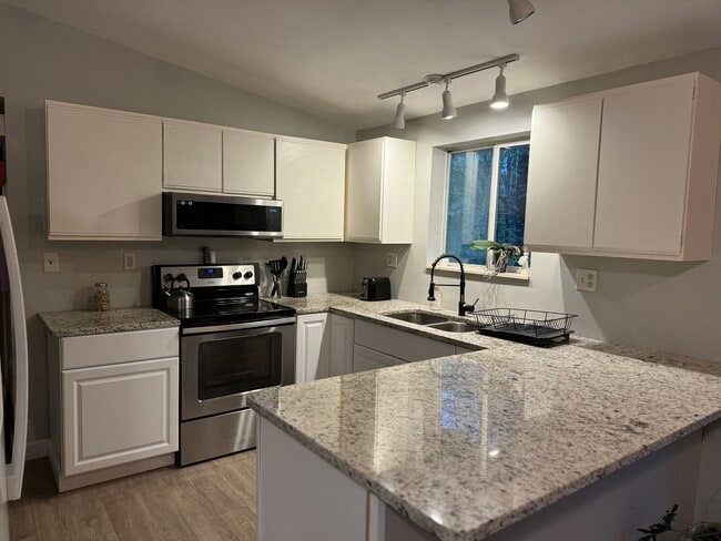 Building Photo - 4304 Bradley Dr