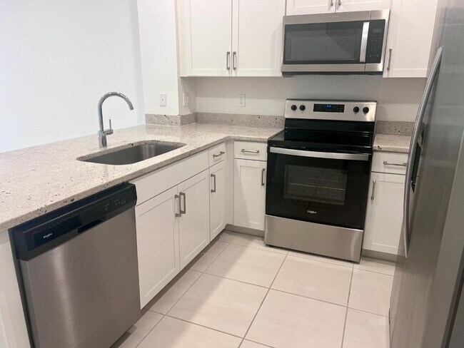 Foto del edificio - 144 SE 5th Ct