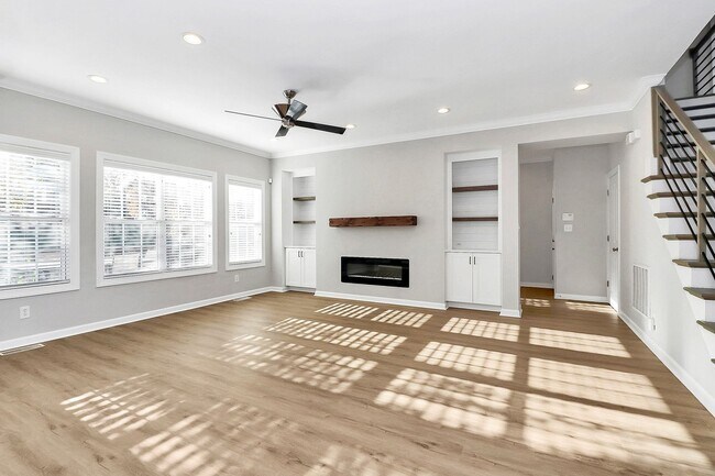 Building Photo - Spacious Estate in Harrisburg for Lease!