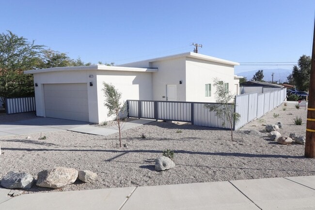 Foto del edificio - 3 Bedroom, 2 Bath available now! Newer con...