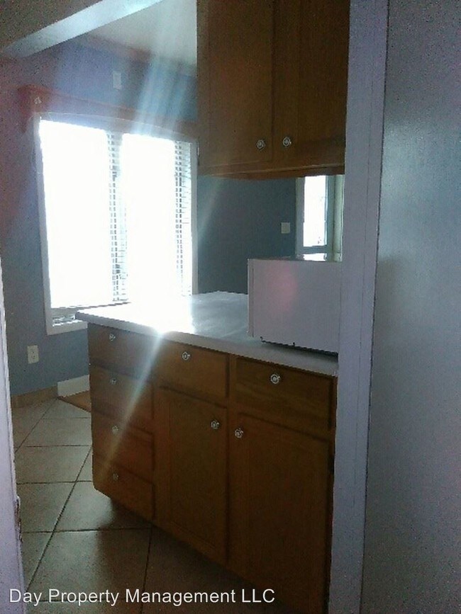 Building Photo - 716 E Kimberly Ave