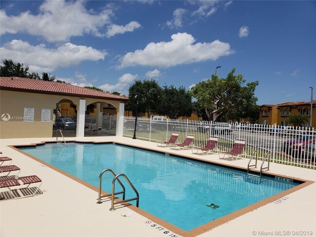Foto del edificio - 15751 SW 137th Ave