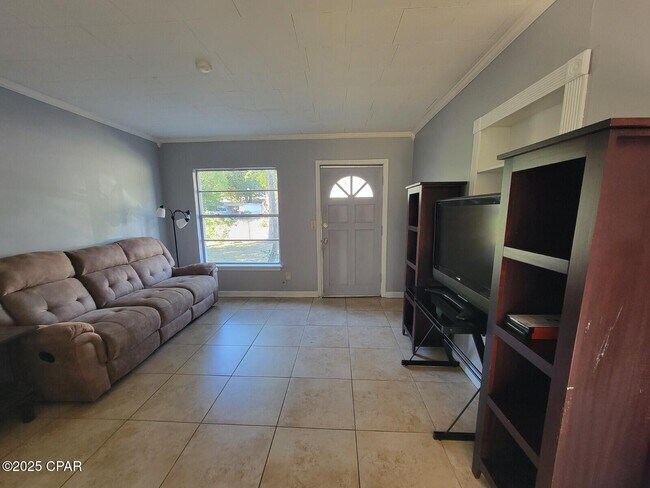 Building Photo - 1405 W 13th St